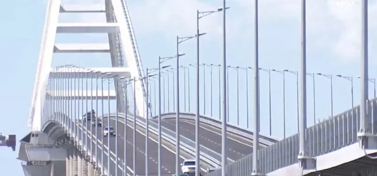 🌁 По Крымскому мосту в скором времени нельзя будет проехать на машине весом больше 1,5 тонн