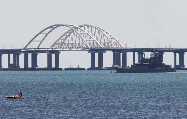 Крымский мост закрыли для фургонов грузоподъёмностью более 1,5 тонны