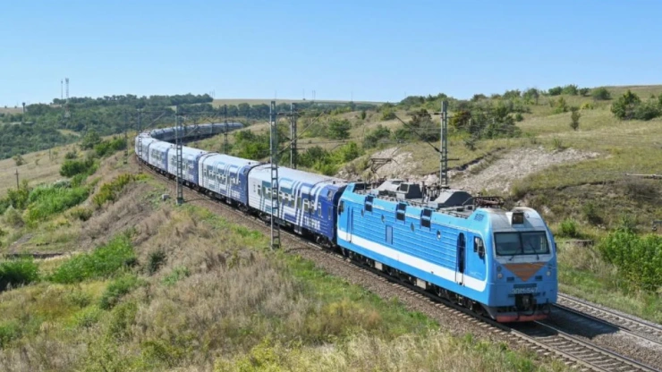 🚂 16 поездов в Крым и обратно задерживаются в пути