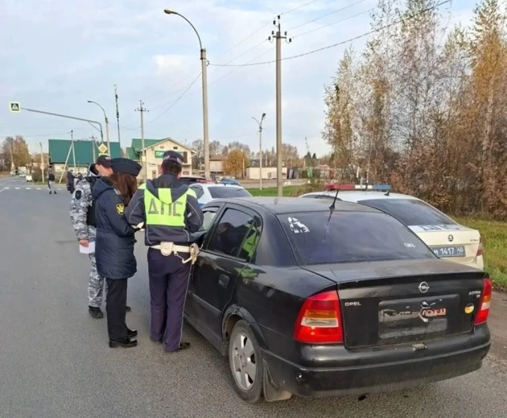 В Боровском округе арестовали шесть машин должников 