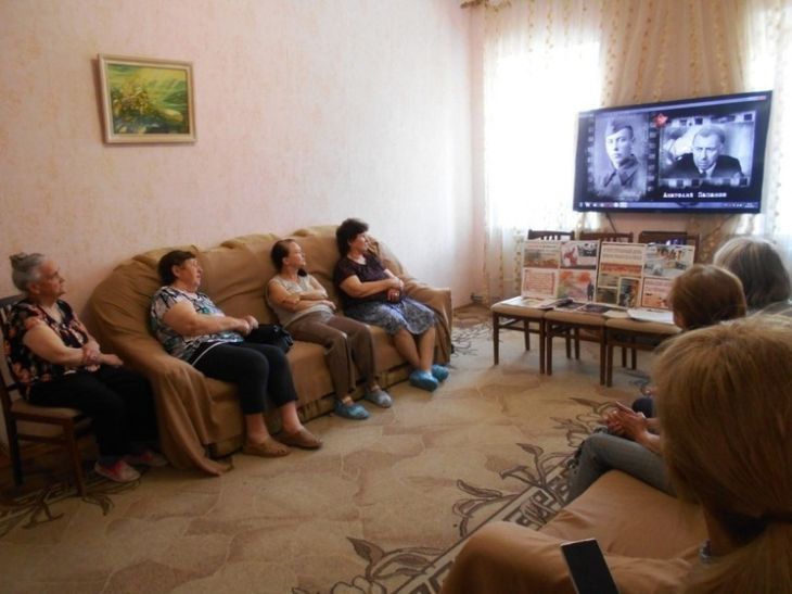 В симферопольской библиотеке прошло мероприятие ко Дню памяти и скорби