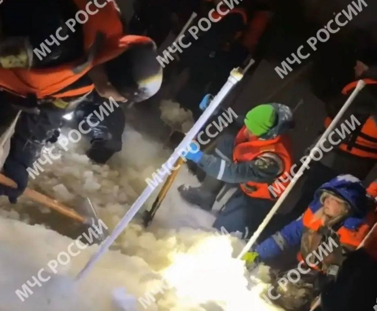 В Брянске нашли тело одного из двух провалившихся под лёд детей, калужские спасатели ищут второго