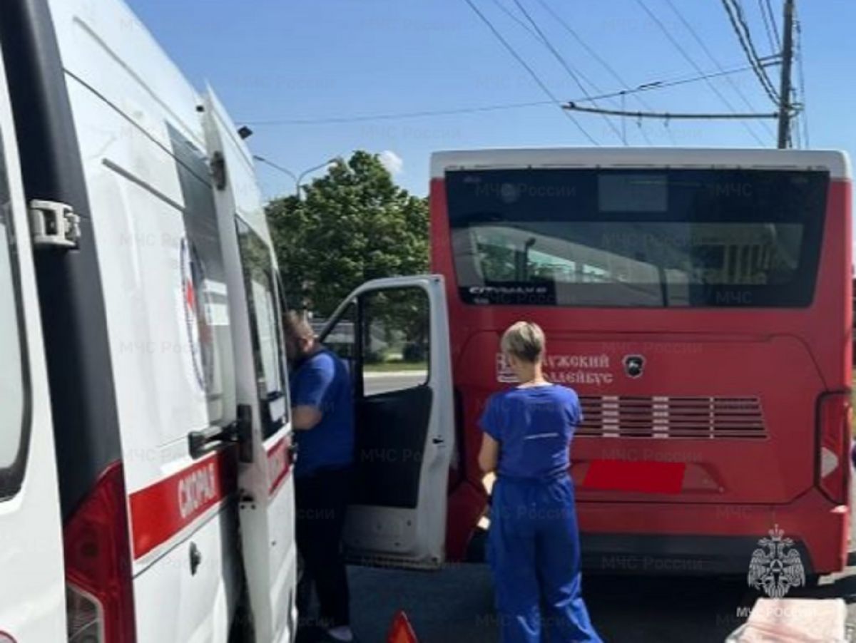 Пассажирский автобус сбил пешехода на Правом берегу в Калуге