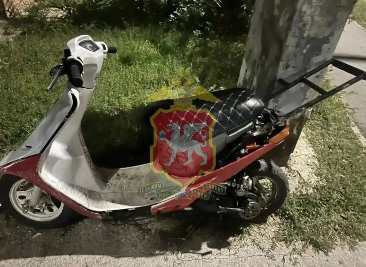 В Евпатории 17-летнего подростка задержали за езду на мопеде после 22:00
