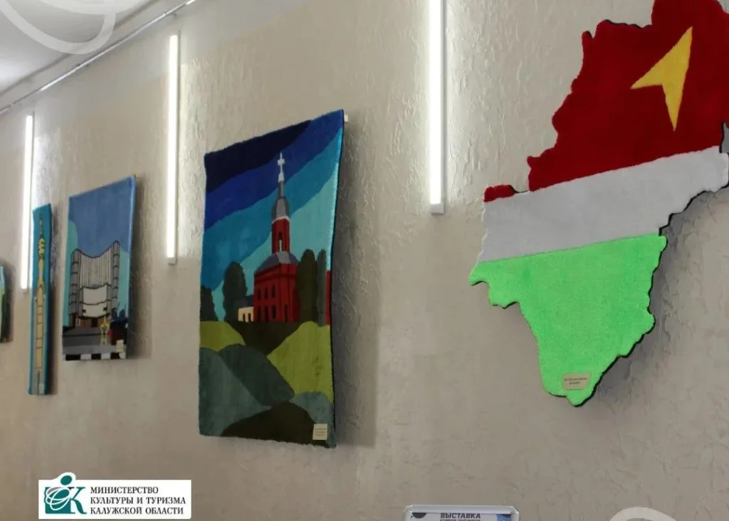 В калужской библиотеке открылась выставка текстильных панно, созданных школьниками 
