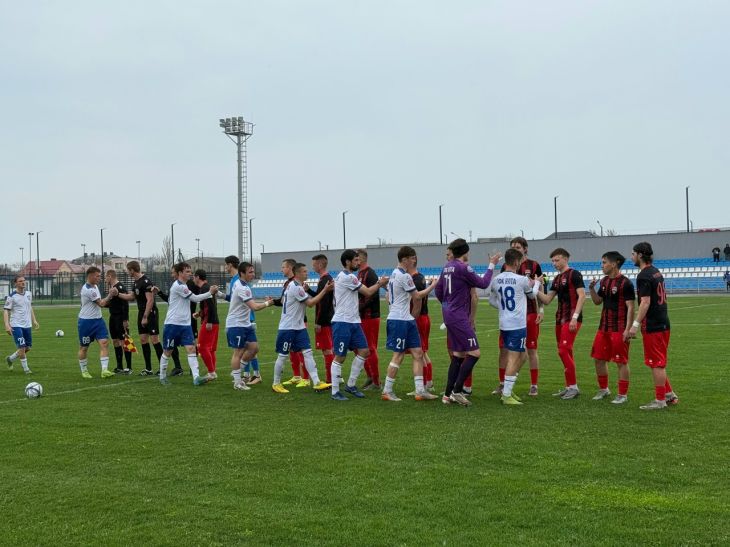 ФК Феодосия провела первый официальный матч на обновлённом стадионе