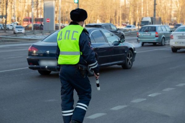 Калужские гаишники пришли на помощь женщине, попавшей в неприятности