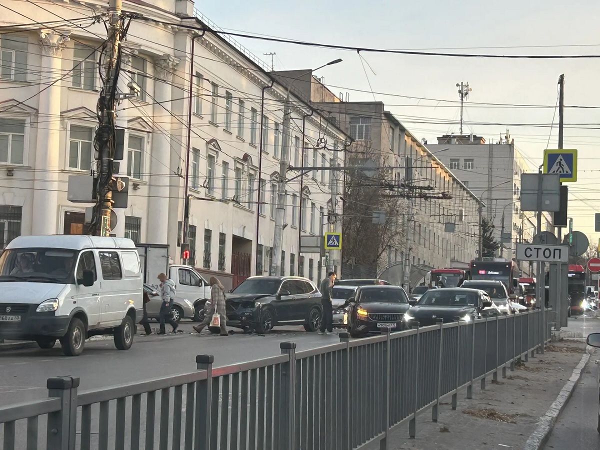 Серьезное ДТП парализовало движение на выезде из Калуги