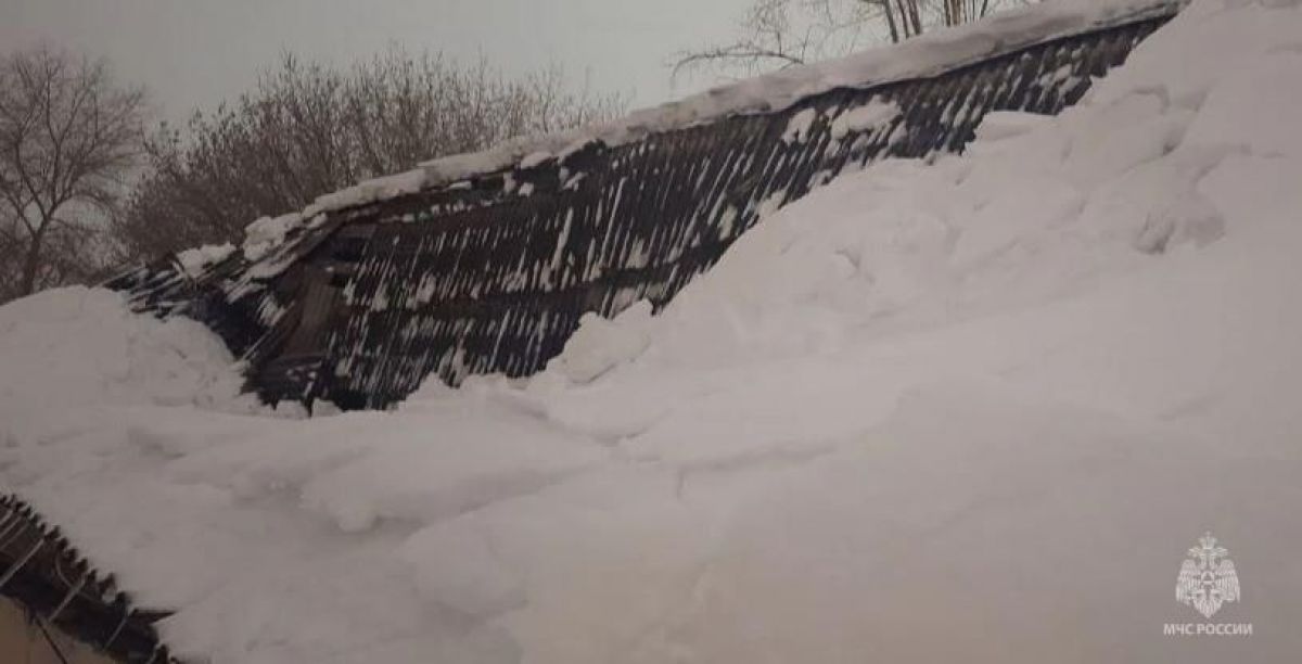 В Калуге обрушилась кровля в жилом доме