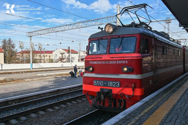 В Крыму остановлено движение всех поездов