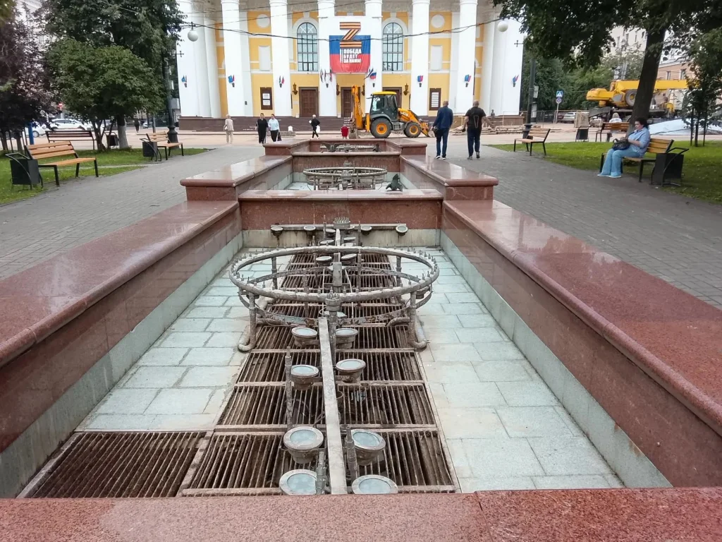 Фонтаны в Театральном сквере Калуги отключили до конца сезона 