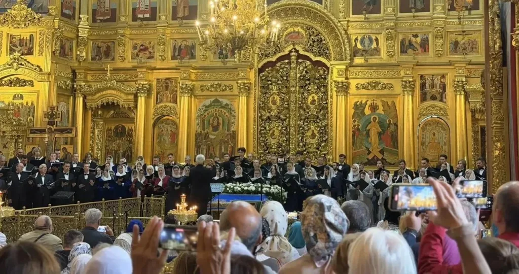 В честь Дня Калуги 350 человек спели хором в Свято-Троицком Кафедральном Соборе