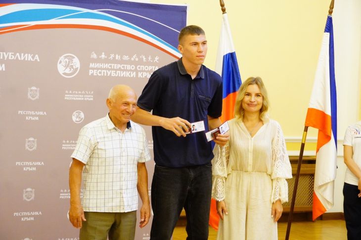 В Крыму накануне Дня физкультурника наградили спортсменов и тренеров