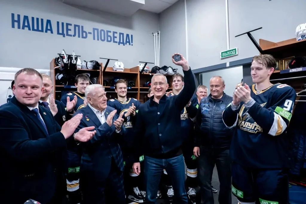 Владислав Шапша и Николай Алмазов поздравили ХК «Калуга» с первой домашней победой в ВХЛ