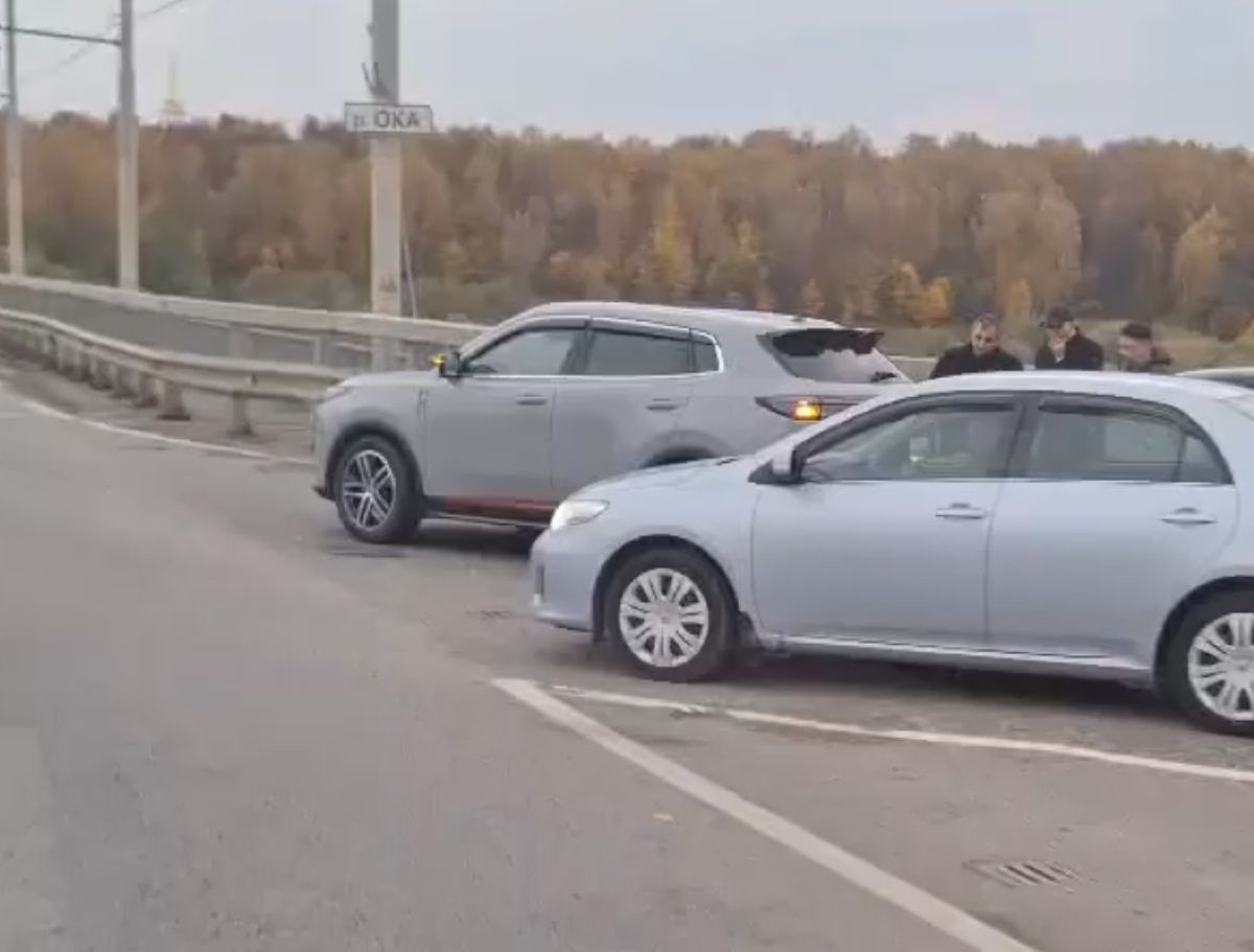 ДТП на мосту создало пробки на въезде в Калугу