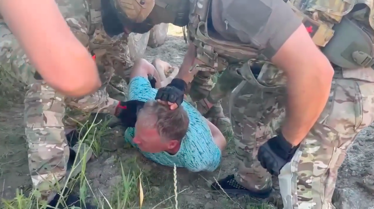 В Керчи задержан мужчина, подозреваемый в передаче видеозаписи военного бензовоза за рубеж