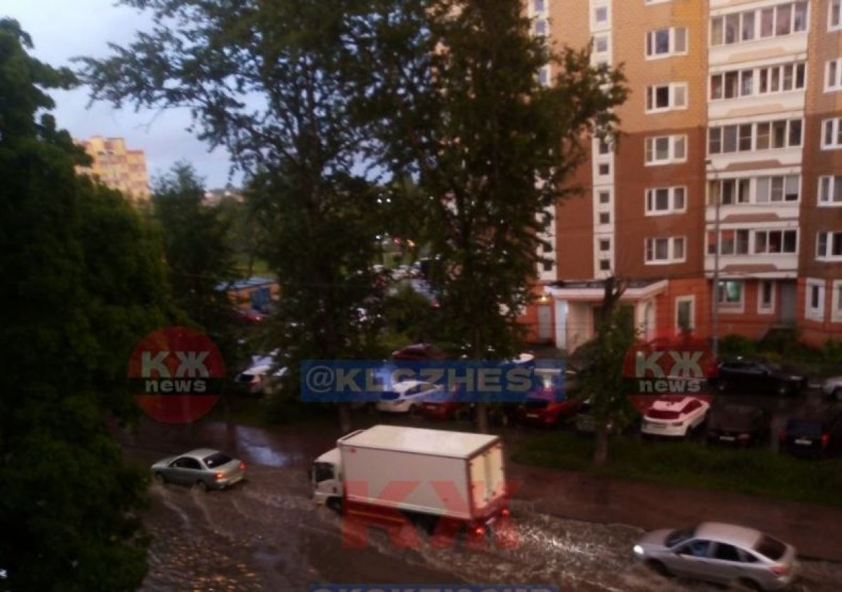 Ливневая река потекла по Хрустальной в Калуге после ремонта водоотвода