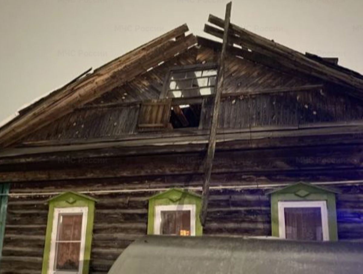 В калужском райцентре рухнула крыша жилого дома