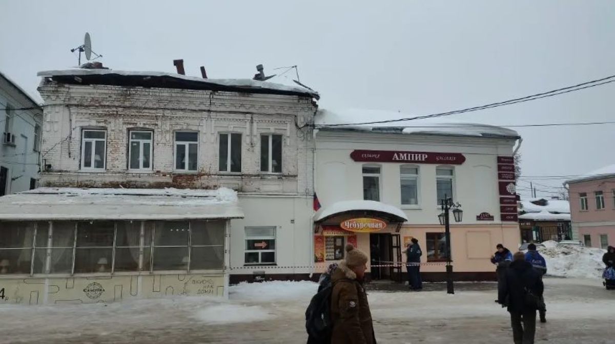 Провалилась кровля здания кафе в Калуге