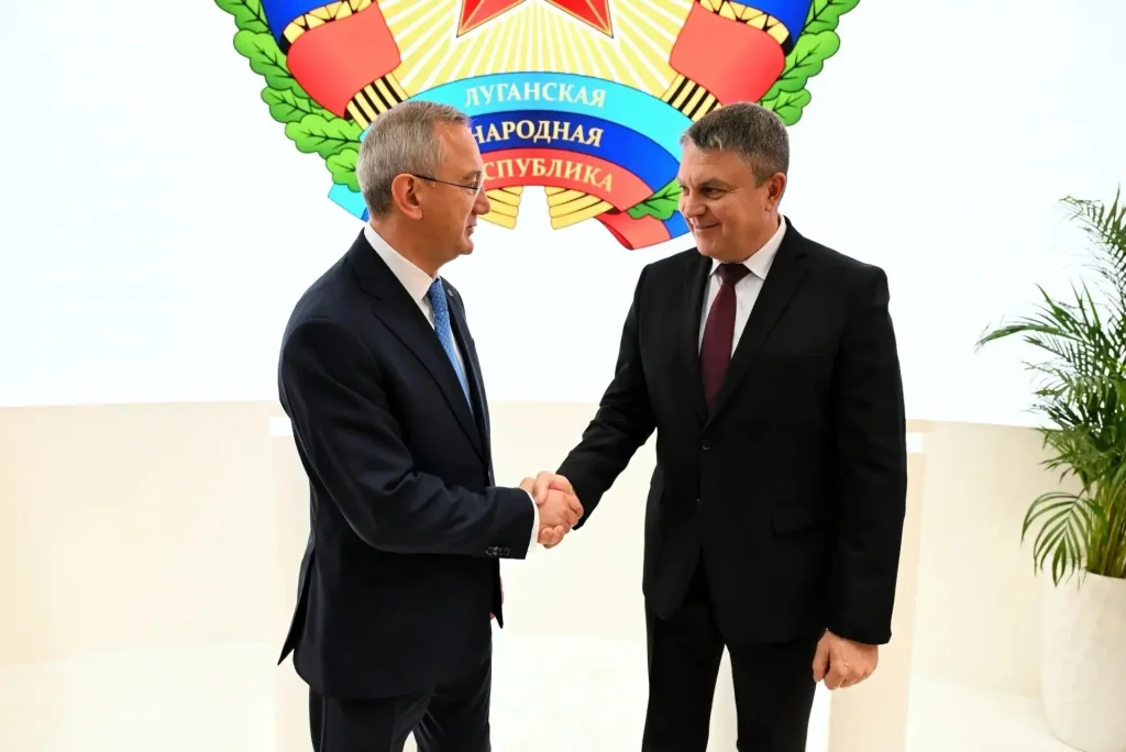 Владислав Шапша обсудил сотрудничество регионов с главой ЛНР Леонидом Пасечником