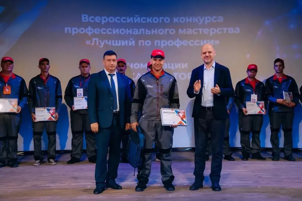 Калужанин Евгений Туманов стал лучшим механизатором страны
