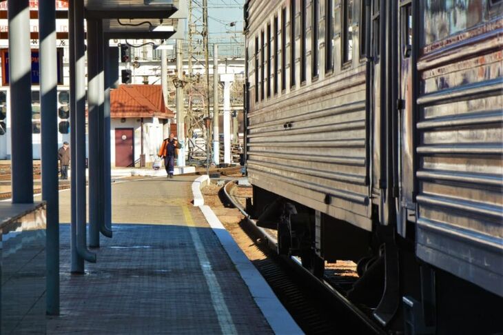 В Севастополе задерживаются поезда из-за повреждения контактной сети