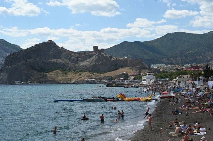 Порядка 350 пляжей будут работать в Крыму в этом сезоне