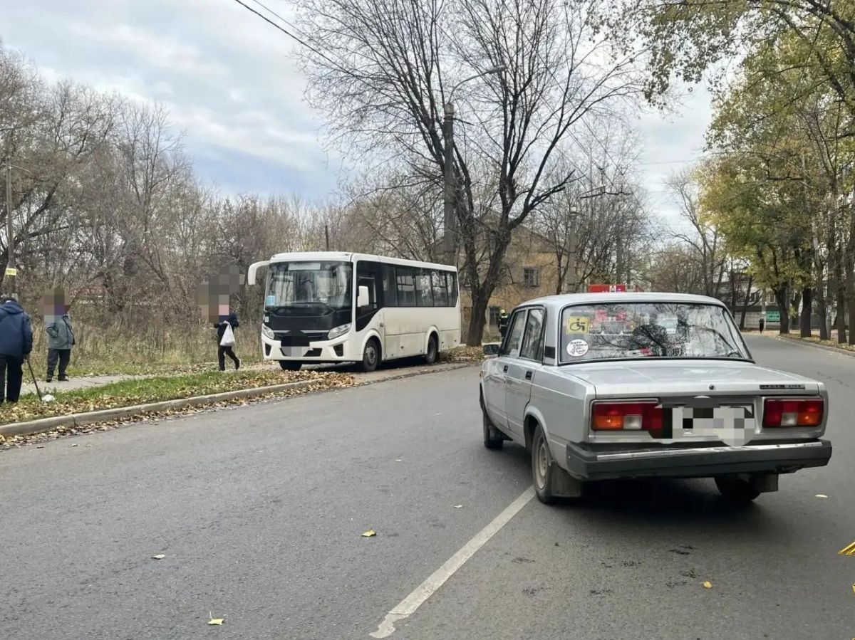 Полиция опубликовала новые фото с места смертельного ДТП в Калуге